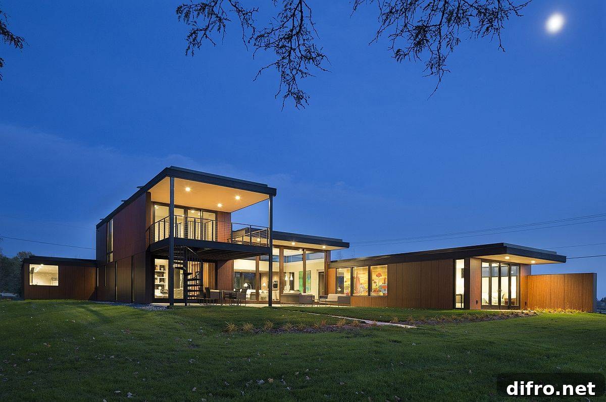 Intersecting planes and modern composition of the mHouse