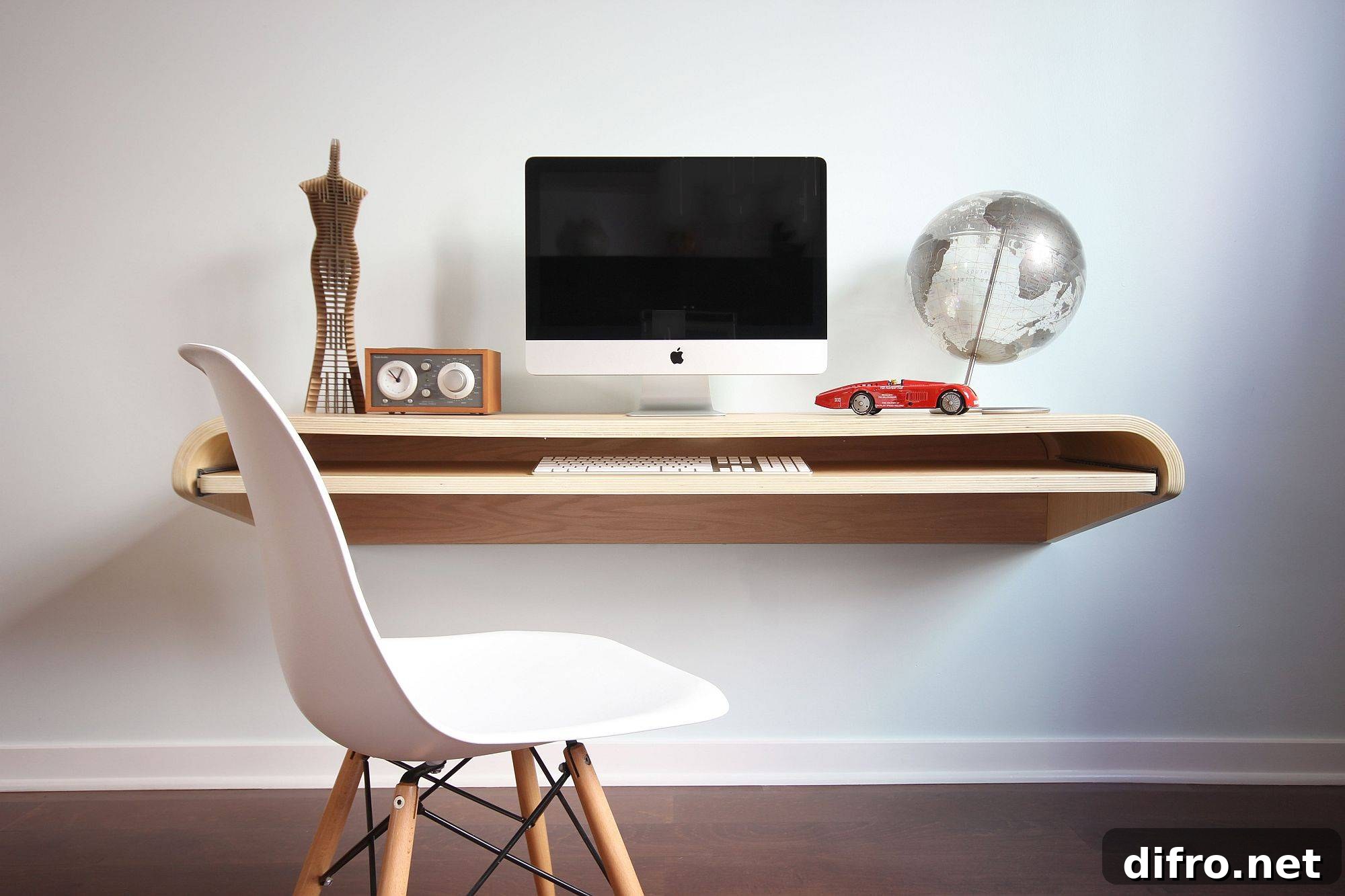 Contemporary Float Wall Desk by Dario Antonioni