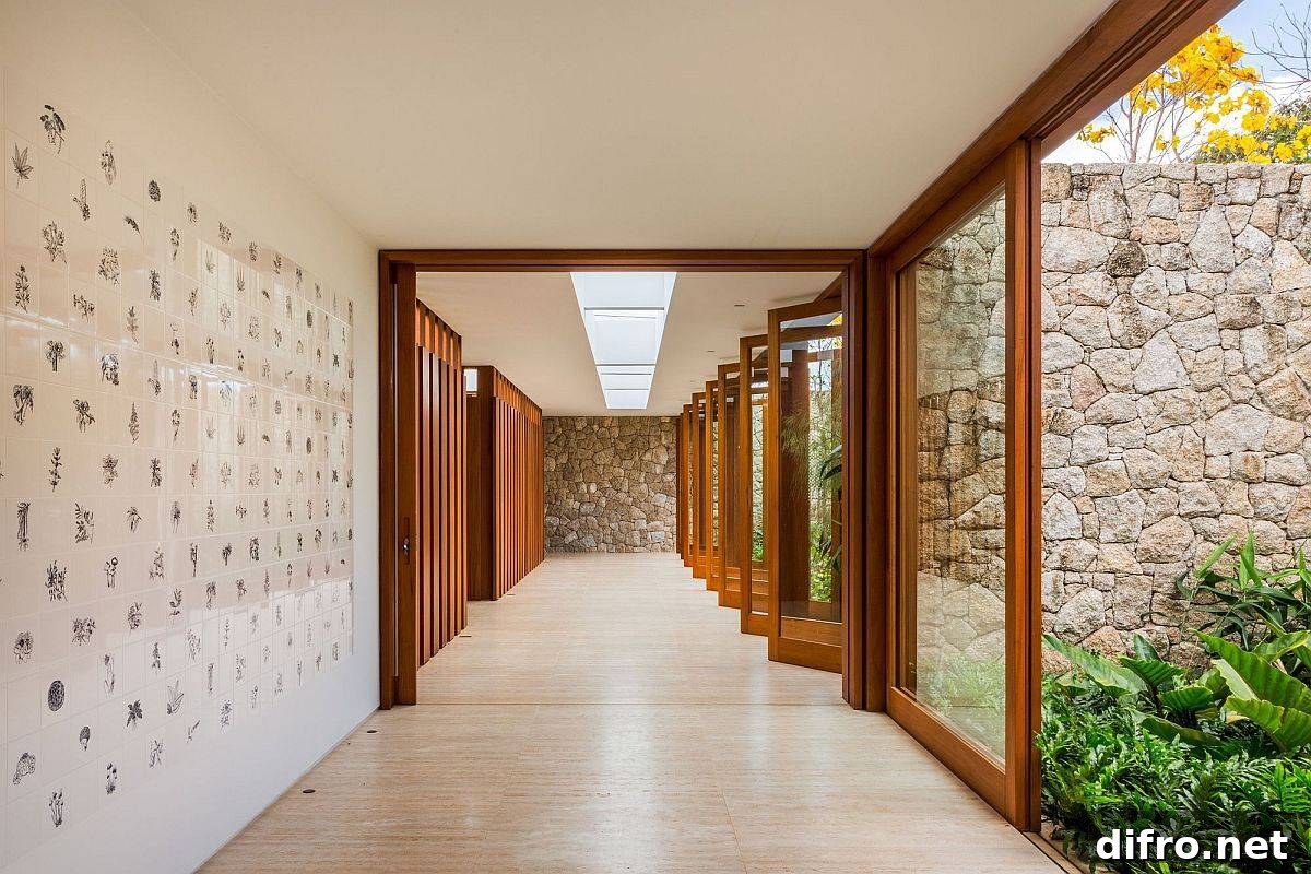 Interior and exterior blurring the line at Endless Horizon House