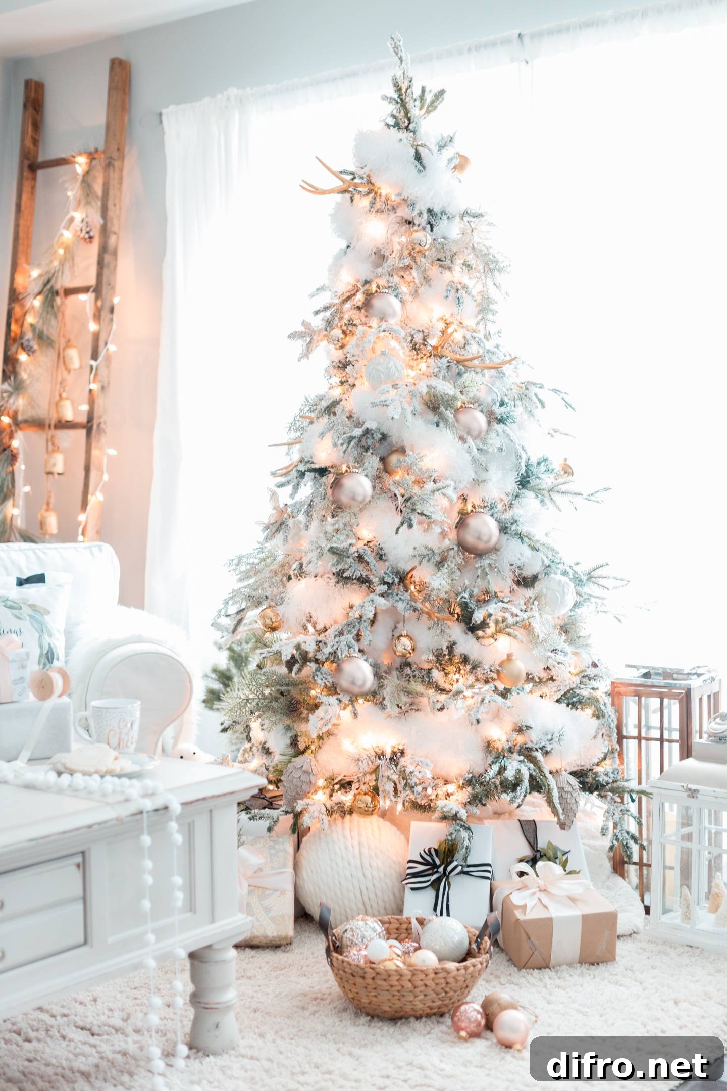 Gold Christmas tree ornaments