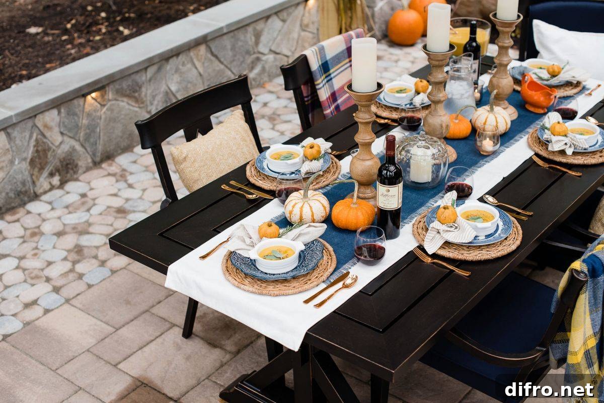 Simple classy Thanksgiving table decoration