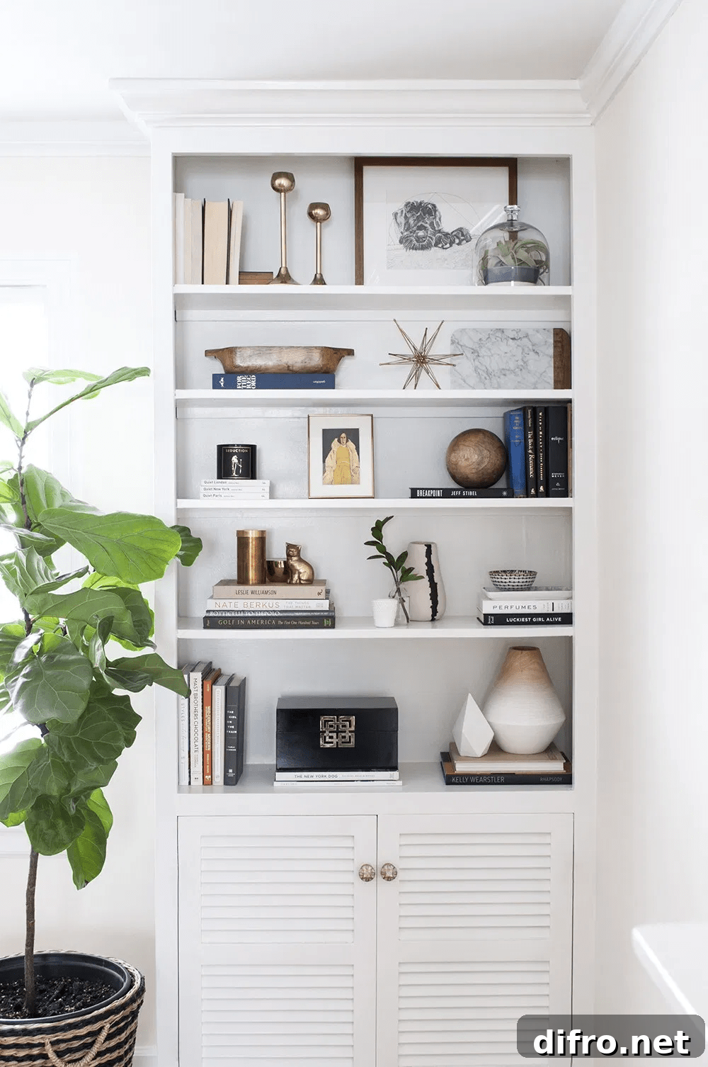 Refined living room bookshelf