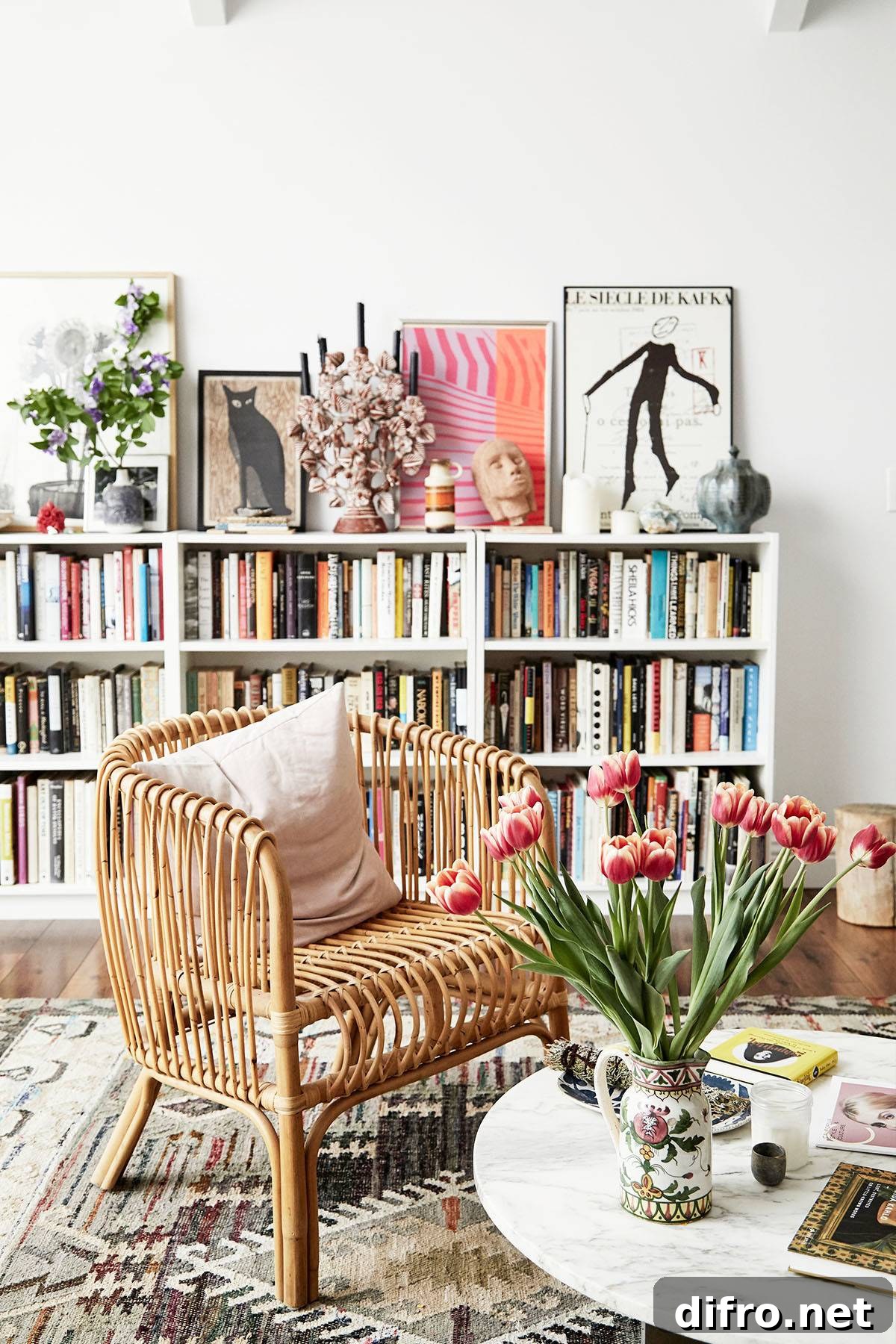 Fresh and eclectic reading nook