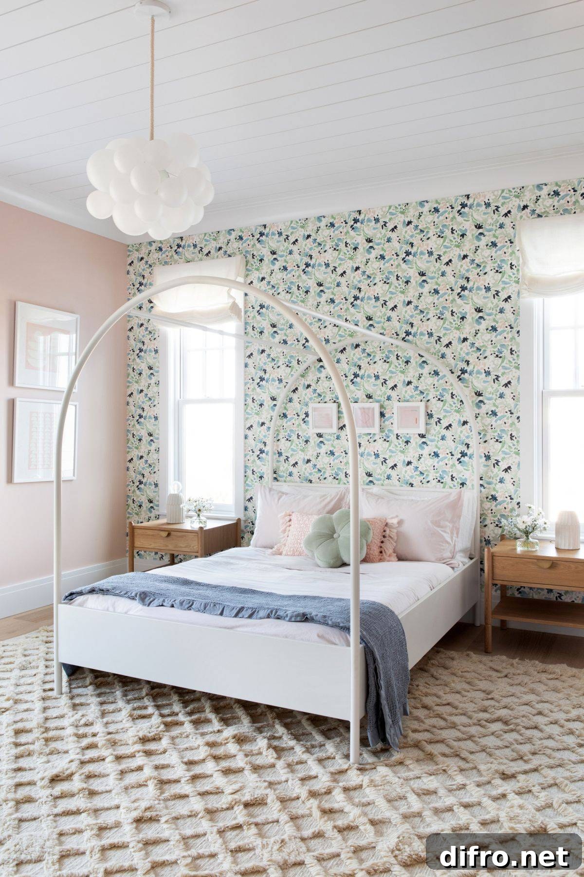 Leafy wallpaper for bedroom