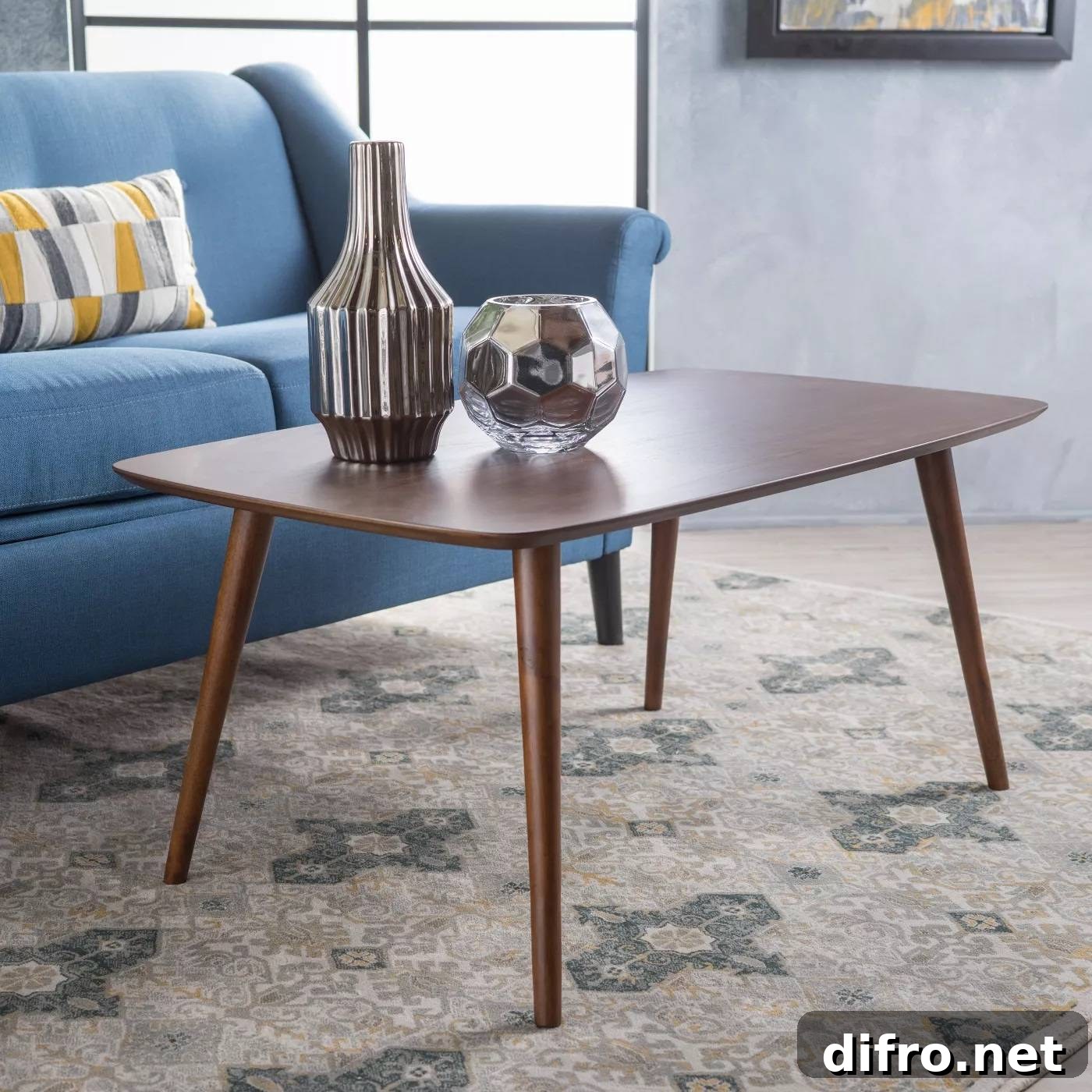 Cilla mid-century style coffee table with slender legs