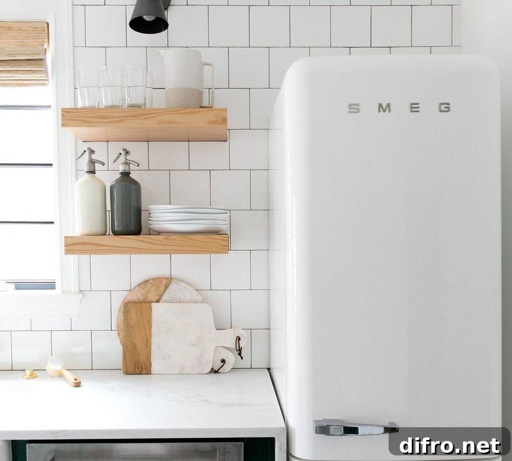 Minimal, clutter-free kitchen shelving