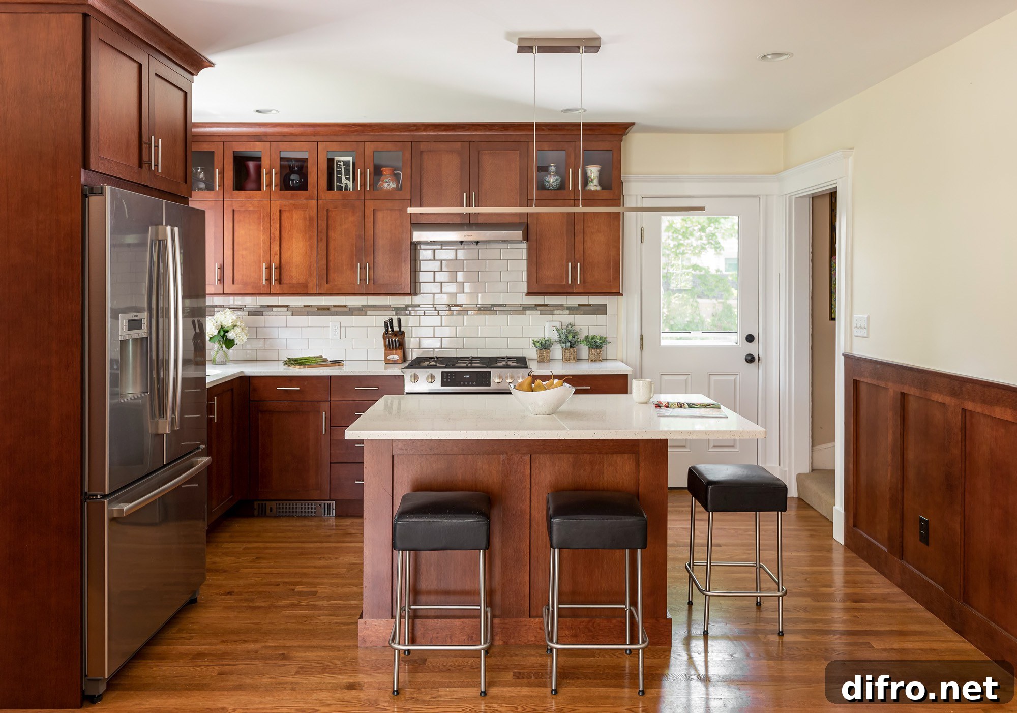 Updated oak-stained kitchen cabinets