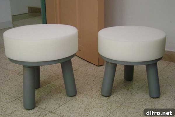 Side detail of seat and leg connection
