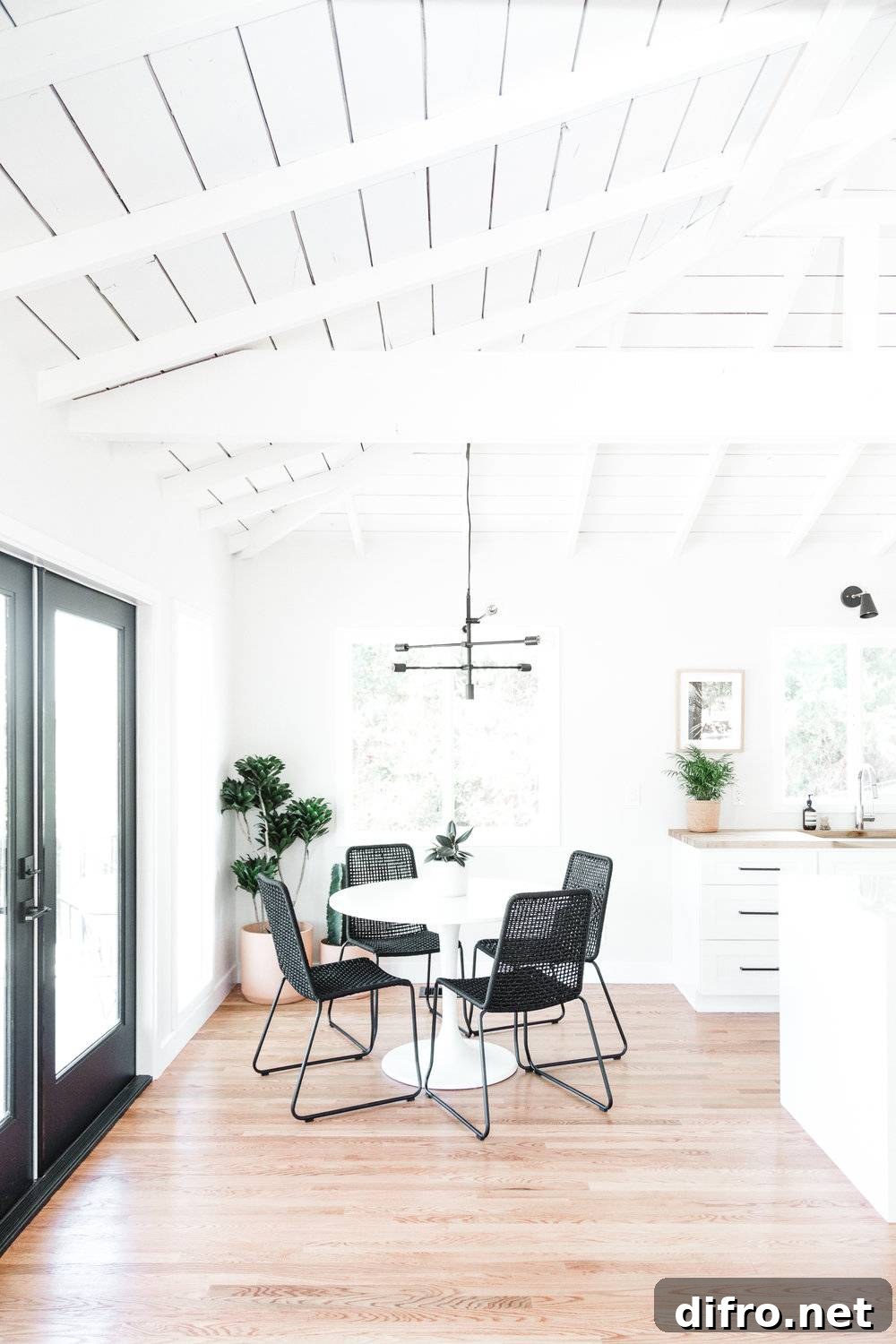 Minimal decor with a single focal object