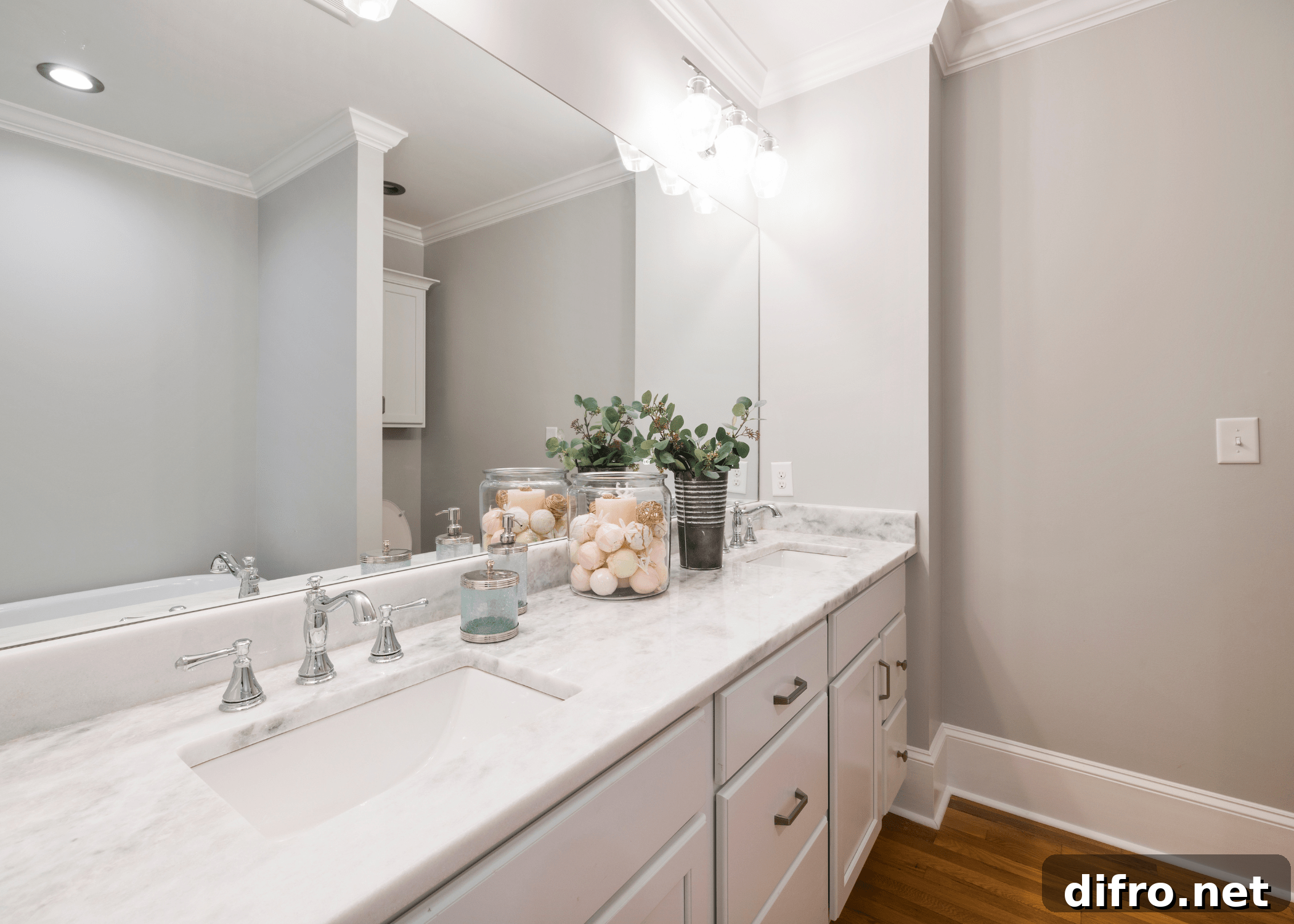 How to Choose Bathroom Countertops: Expert Tips and Materials 4 white and grey bathroom with marble countertop