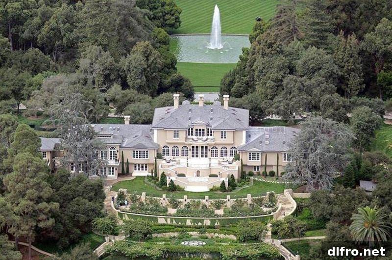 An aerial view shows Oprah's mansion in Montecito.