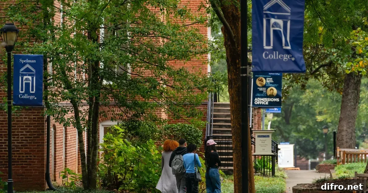 Black History Month Reveals HBCU Campuses' Hidden Design Legacy 5 Students at the Spelman College campus in Atlanta, Georgia