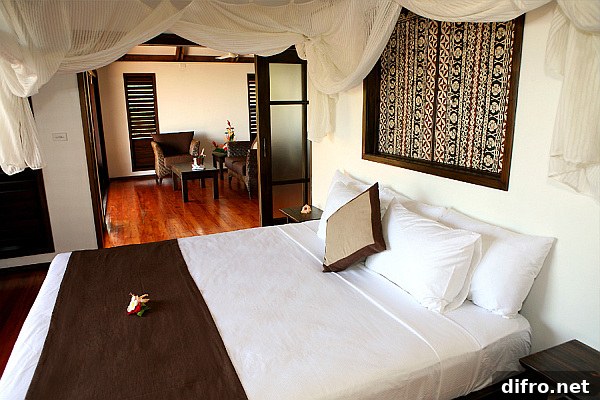White bedroom design with a South Pacific influence