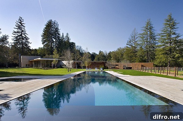 Sleek outdoor pool at Creekside Residence