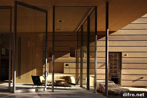 Lounge and office areas in Creekside Residence