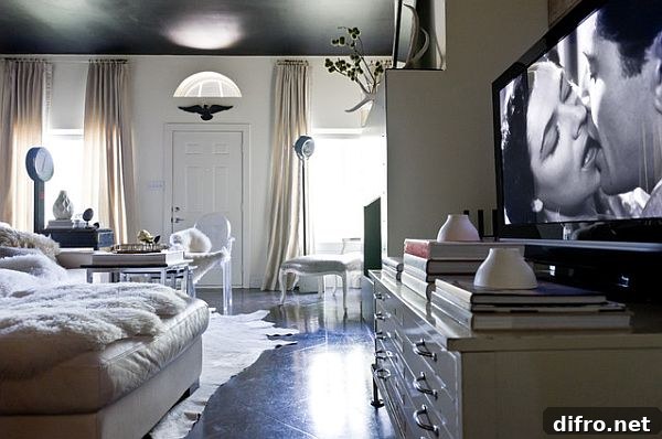 Hollywood bedroom decorating idea