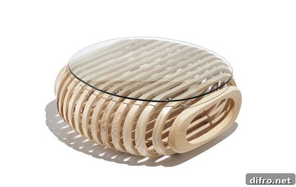 Arena coffee table with glass top - outdoor table detail