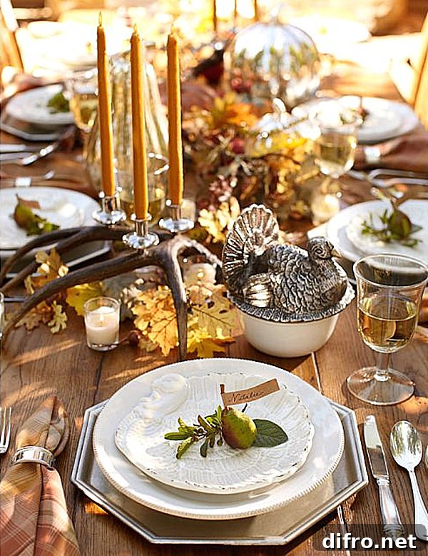 A Thanksgiving table