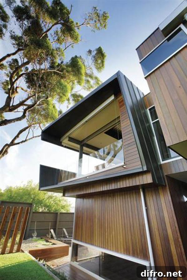 Interior-to-exterior transition with layered glazing