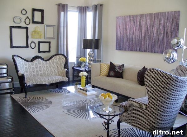 Eclectic living room in beautiful purple inspired by Regency style
