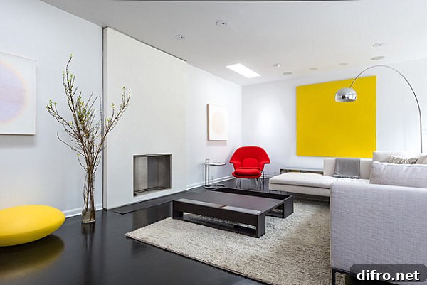 Red and yellow touches in a modern living room