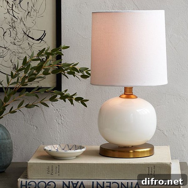 White table lamp with a bronze finish