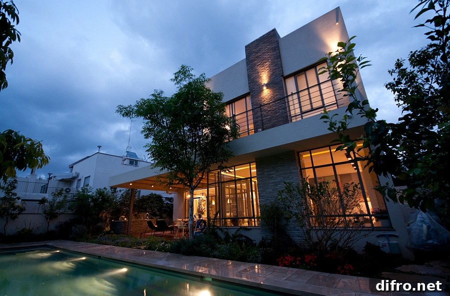 Warmly lit exterior of the Ramat HaSharon home