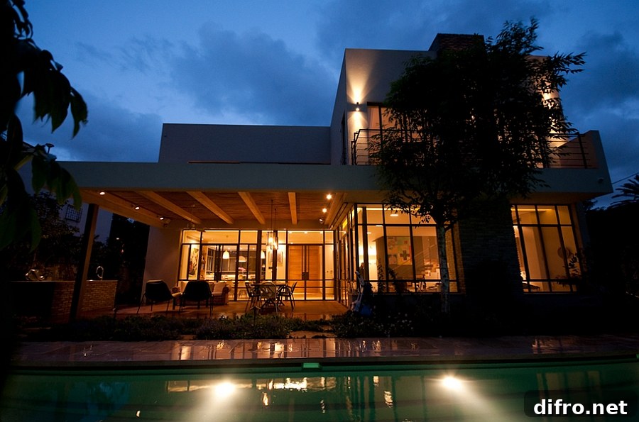 Stylish modern Ramat HaSharon house by Sharon Weiser