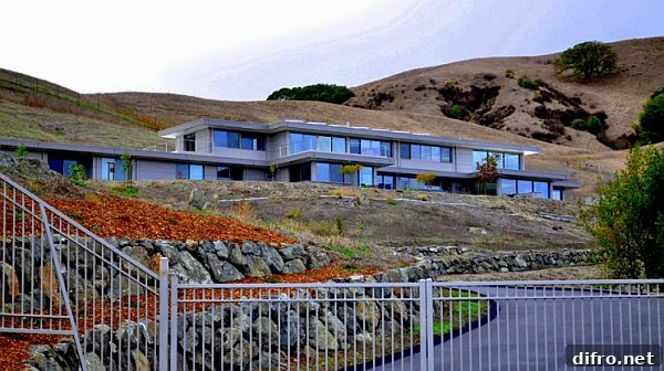 Beautiful and lavish california home built using steel prefab frame