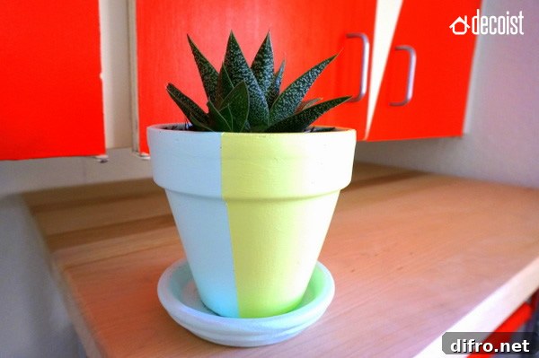 Two-tone painted pot - decoist