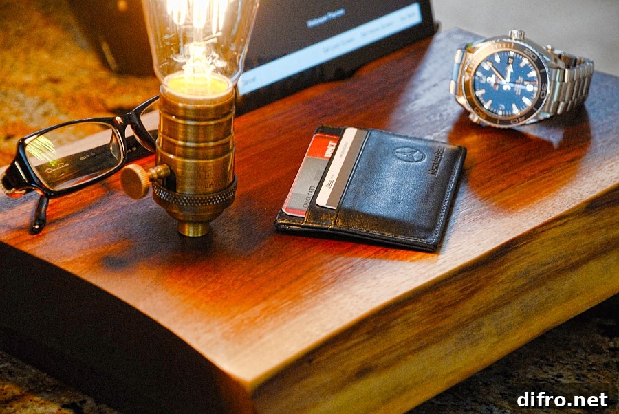 A perfect place for your keys, wallet and smartphone