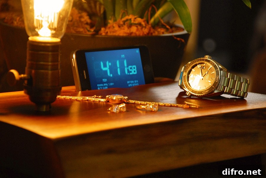 Gorgeous wooden bedside lamp and dock for all your needs