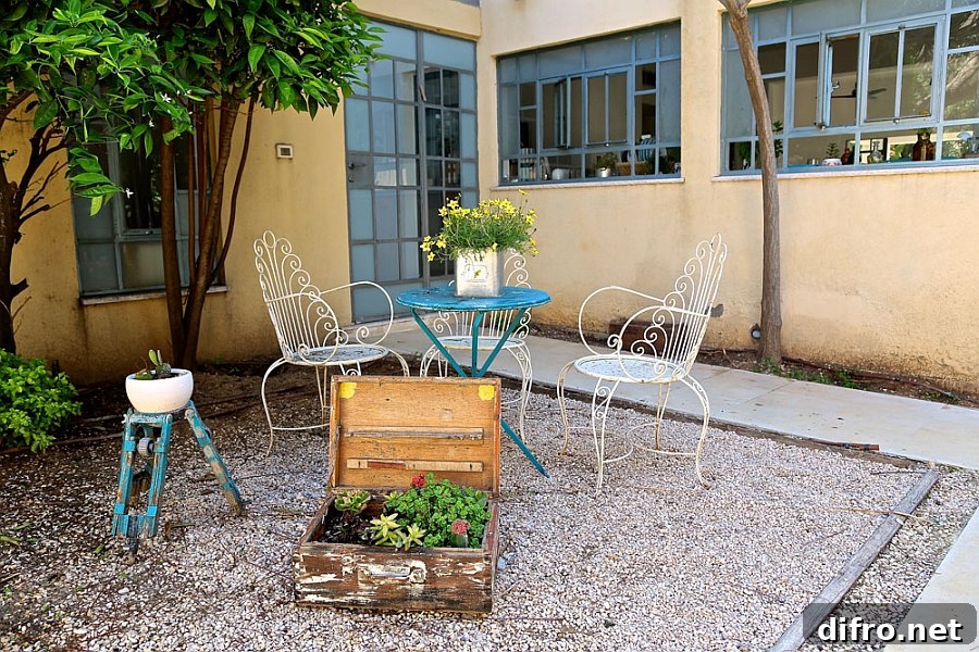 House uses old and recovered objects as decor